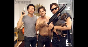 Norman Reedus e Steven Yeun lutam contra zumbis no “The Soup”