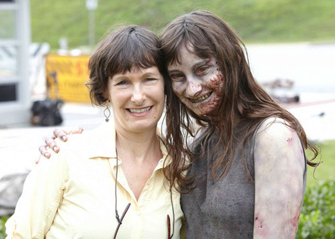 Gale Hurd fala sobre a quarta temporada de The Walking Dead, o processo criativo da série e as cenas deletadas