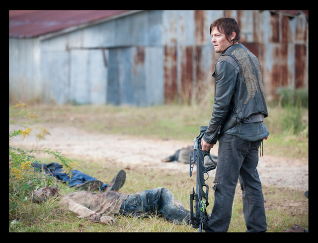 Novas imagens do episódio 15 “This Sorrowful Life” – Daryl e Merle se preparando para a guerra