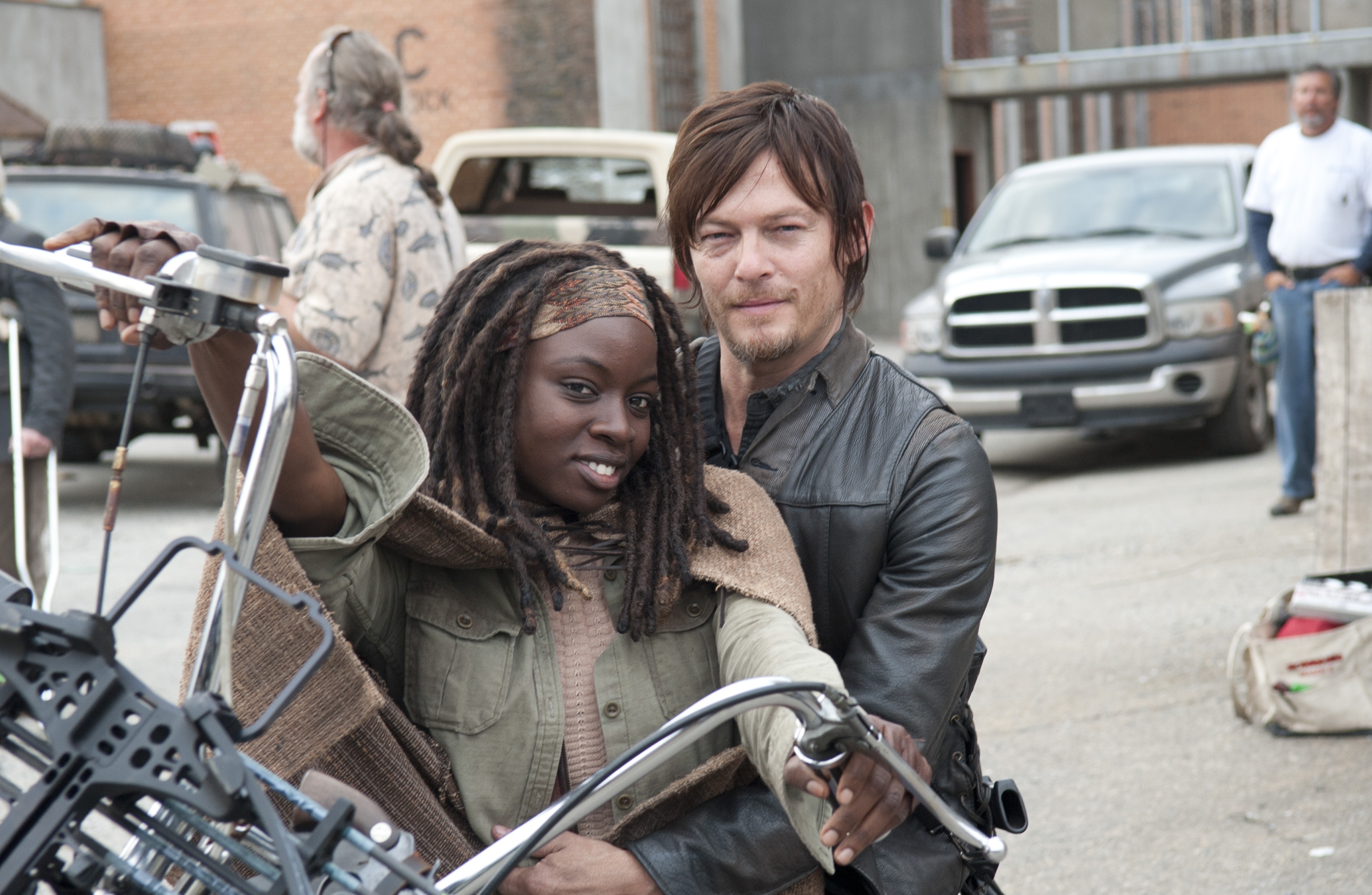 Daryl e Michonne são atacados em novo teaser da quarta temporada de The Walking Dead