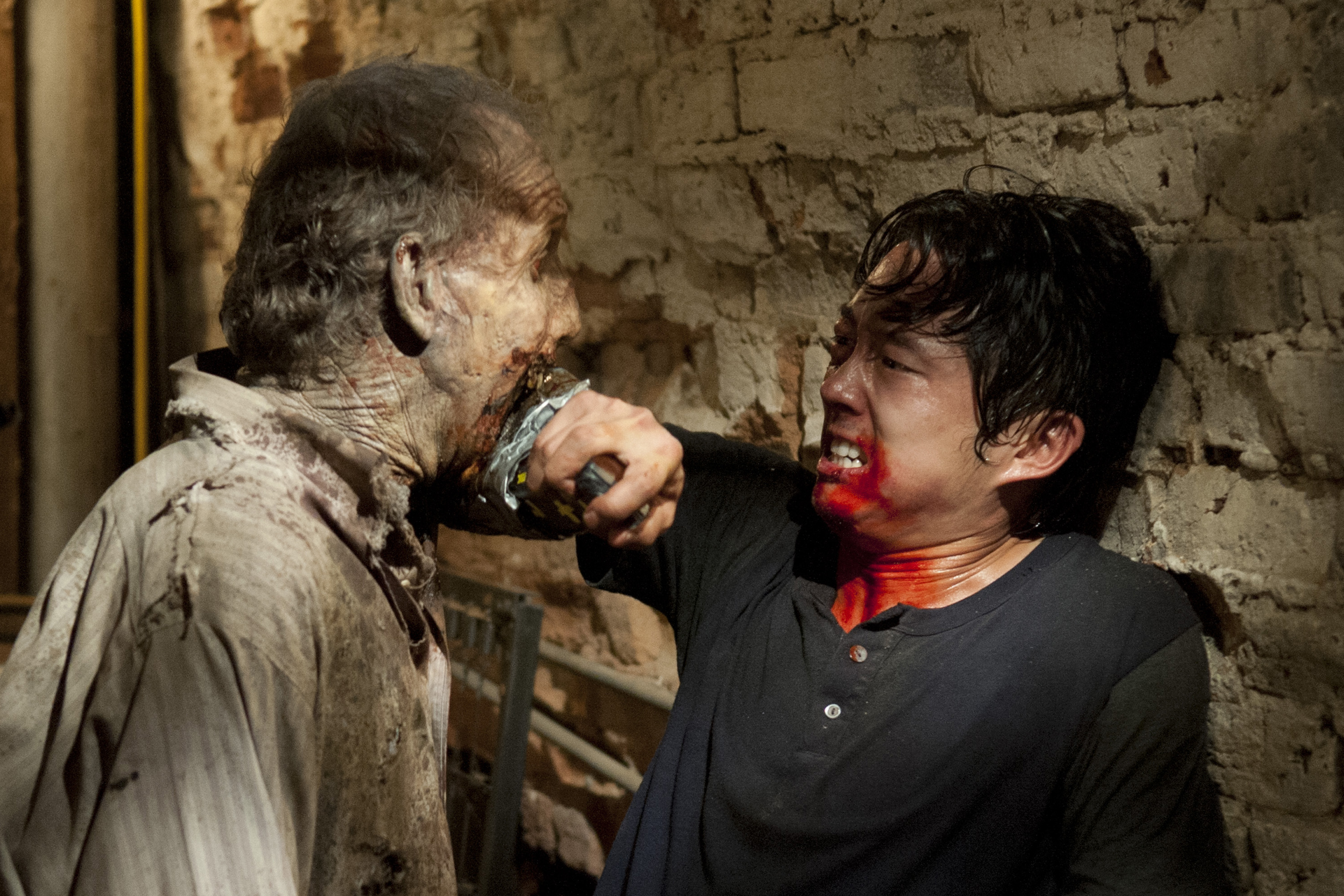 Steven Yeun diz que Glenn é um “coringa” e fala o que devemos esperar na quarta temporada