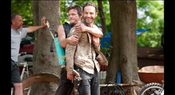 No set da 4ª Temporada de The Walking Dead: Então Andrew Lincoln vai ao trailer de Norman Reedus e…