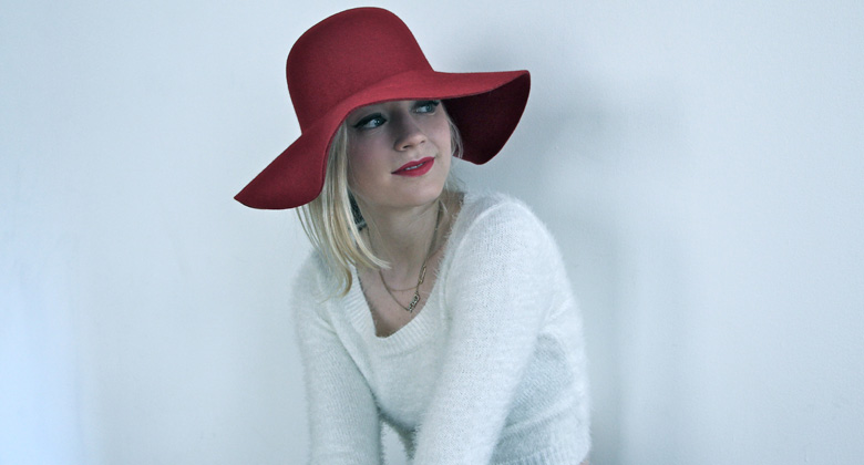 Novo photoshoot de Emily Kinney para a revista Nylon + Entrevista