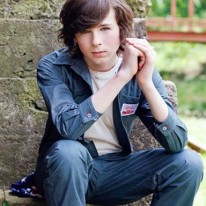 Photoshoot e scans da LVLten Magazine com Chandler Riggs