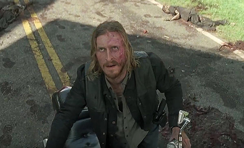 Scott M. Gimple prevê o que esperar do conflituoso Dwight na 7ª temporada de The Walking Dead