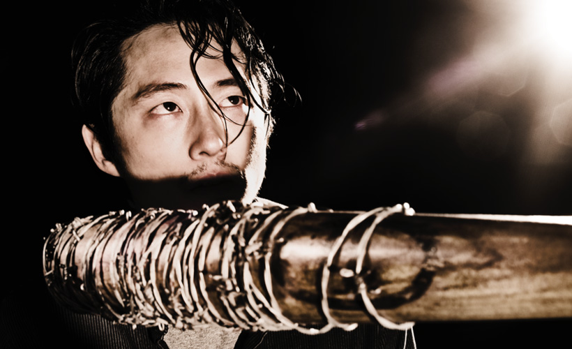 Promovendo a 7ª temporada de The Walking Dead: Entrevista com Steven Yeun