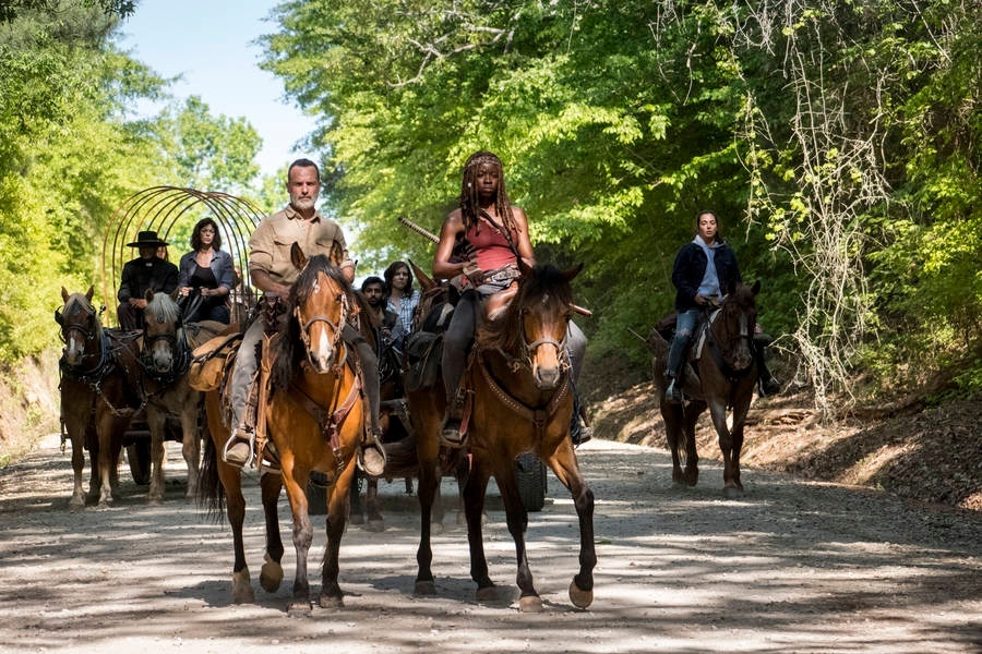 Novas imagens da 9ª temporada trazem romance e memórias dos primeiros anos de The Walking Dead