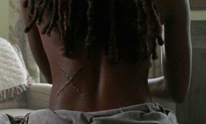The Walking Dead S09E06: O que é o “X” nas costas de Michonne?