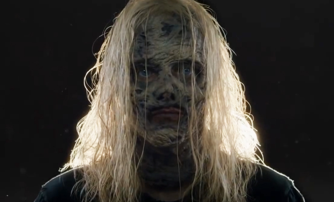 Vídeo assustador mostra Alpha costurando sua máscara zumbi em The Walking Dead
