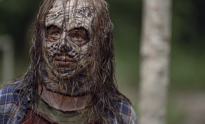 Gamma aparece com e sem máscara de zumbi em fotos da 10ª temporada de The Walking Dead