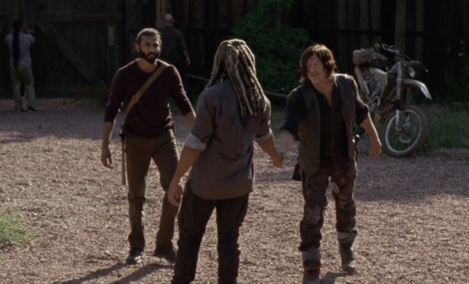 Daryl e Siddiq chegam em Hilltop em cena do próximo episódio de The Walking Dead