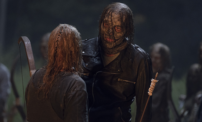 Negan usa máscara de Sussurrador nas primeiras imagens do próximo episódio de The Walking Dead