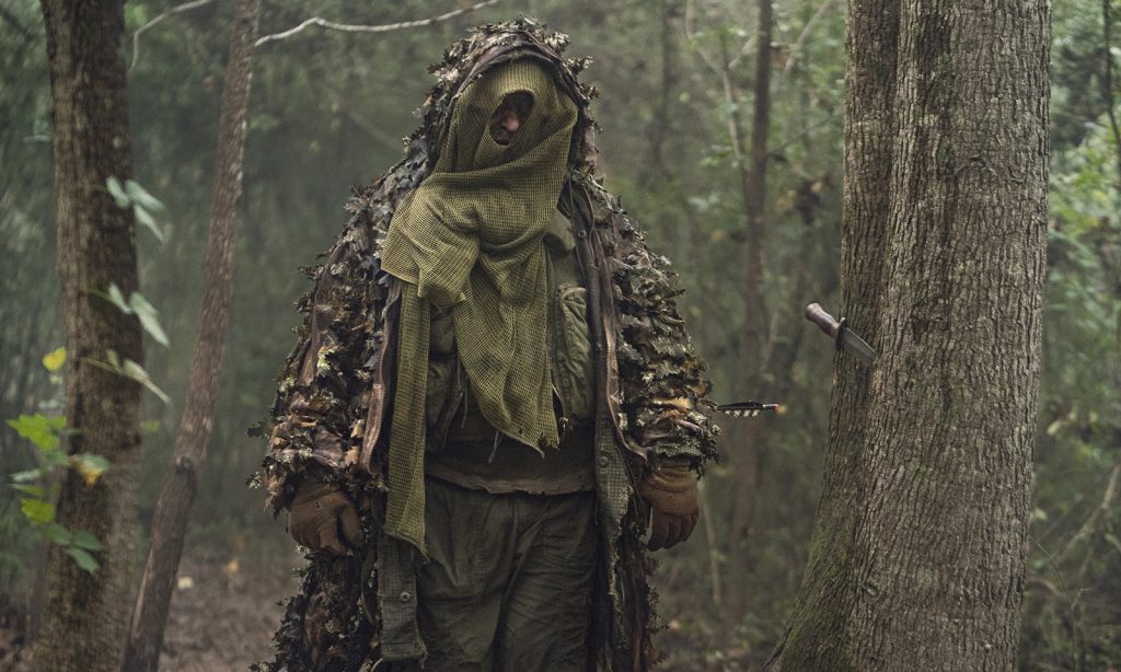 Mike Whinnet como um dos Ceifadores no episódio 17 da 10ª temporada de The Walking Dead