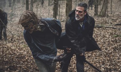 Negan matando um zumbi em imagem da 11ª e última temporada de The Walking Dead.