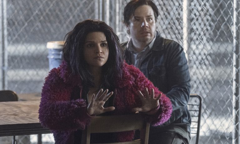 Princesa e Eugene assustados em imagem do episódio Acheron: Part II da 11ª temporada de The Walking Dead