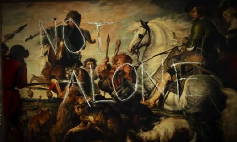 Quadro com mensagem de Connie alertando Virgil que eles não estão sozinhos na casa no episódio 6 da 11ª temporada de The Walking Dead.