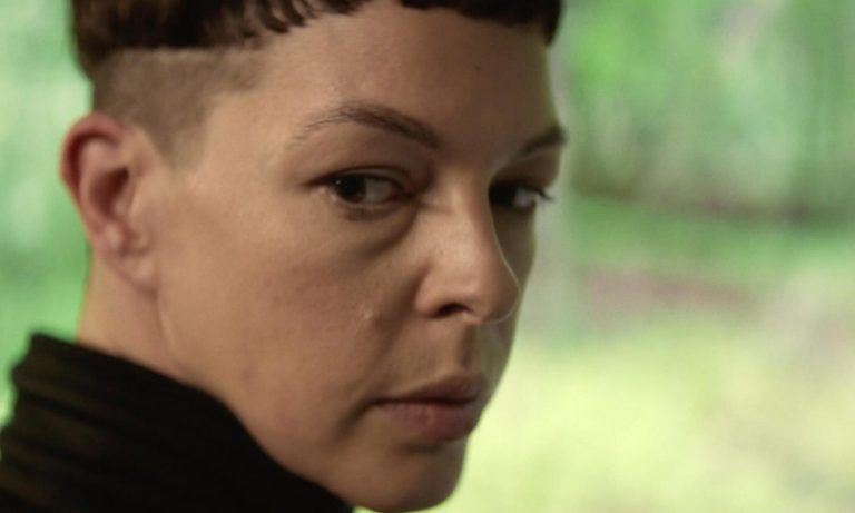 Jadis com um orlhar misterioso e um novo visual em imagem do trailer da 2ª temporada de TWD World Beyond.
