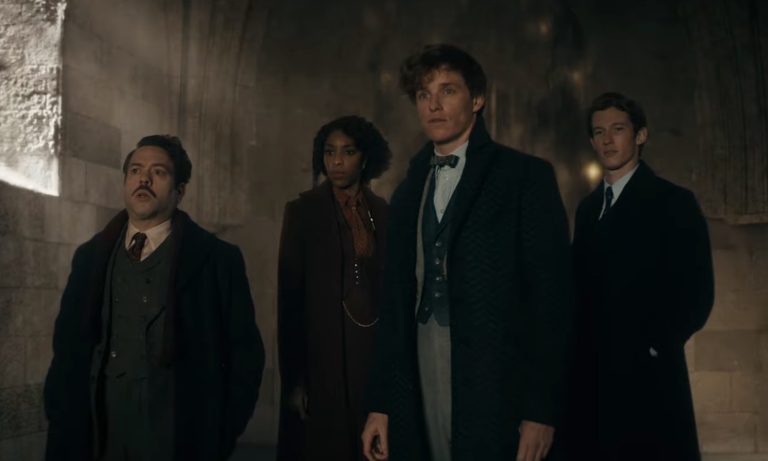 Dan Fogler, o Luke de The Walking Dead, em cena do filme Animais Fantásticos: Os Segredos de Dumbledore.
