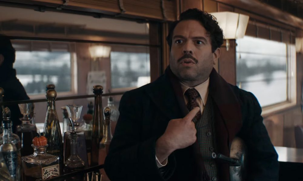 Dan Fogler como Jacob Kowalski em Animais Fantásticos: Os Segredos de Dumbledore.