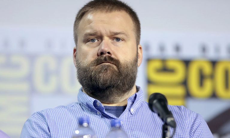 Robert Kirkman em painel de The Walking Dead na San Diego Comic Con.
