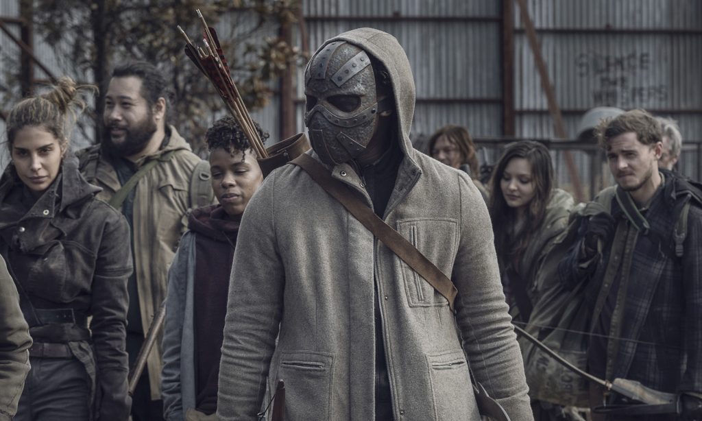 Elijah com sua máscara em Alexandria na 11ª temporada de The Walking Dead.