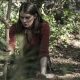Maggie no túmulo do Alden no episódio 9 da 11ª temporada de The Walking Dead.