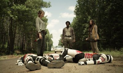Maggie, Elijah e Lydia olhando para soldados de Commonwealth mortos na estrada no episódio 13 da 11ª temporada de The Walking Dead.