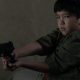 Hershel segurando uma arma em cena do episódio 14 da 11ª temporada de The Walking Dead.