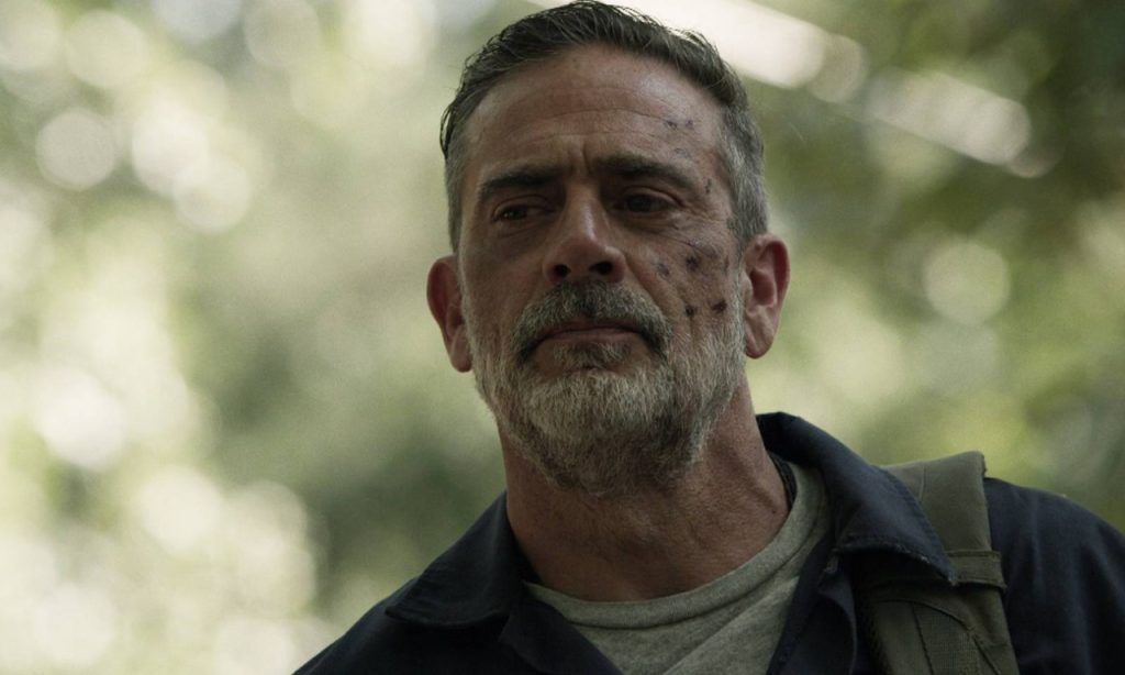 Negan sujo de sangue na 11ª temporada de The Walking Dead.