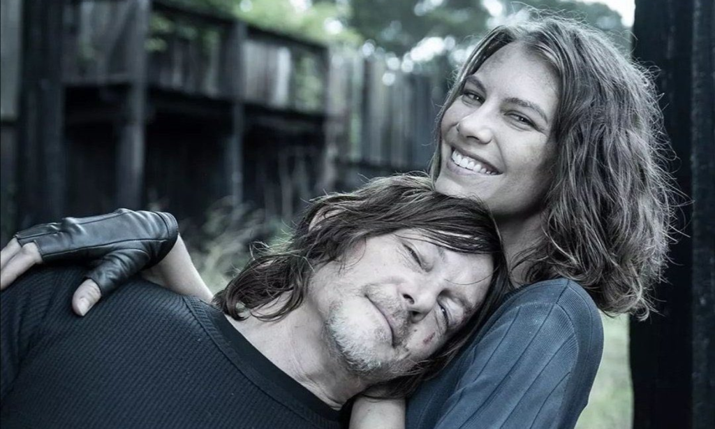 Norman Reedus como Daryl Dixon e Lauren Cohan como Maggie nos bastidores das gravações de The Walking Dead.