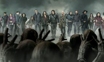 Personagens principais prontos para o combate enquanto zumbis aparecem de fundo no pôster da última temporada de The Walking Dead.