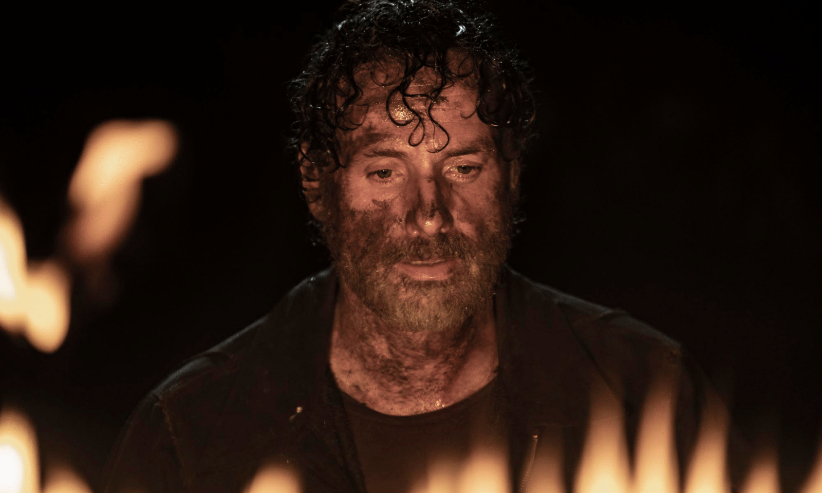 Andrew Lincoln como Rick Grimes em cena do episódio final de The Walking Dead.