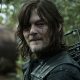 Daryl com sua besta em cena do episódio 23 da 11ª temporada de The Walking Dead.
