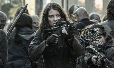 Maggie e Princesa armadas e cercada por walkers em cena do episódio 23 da 11ª temporada de The Walking Dead.
