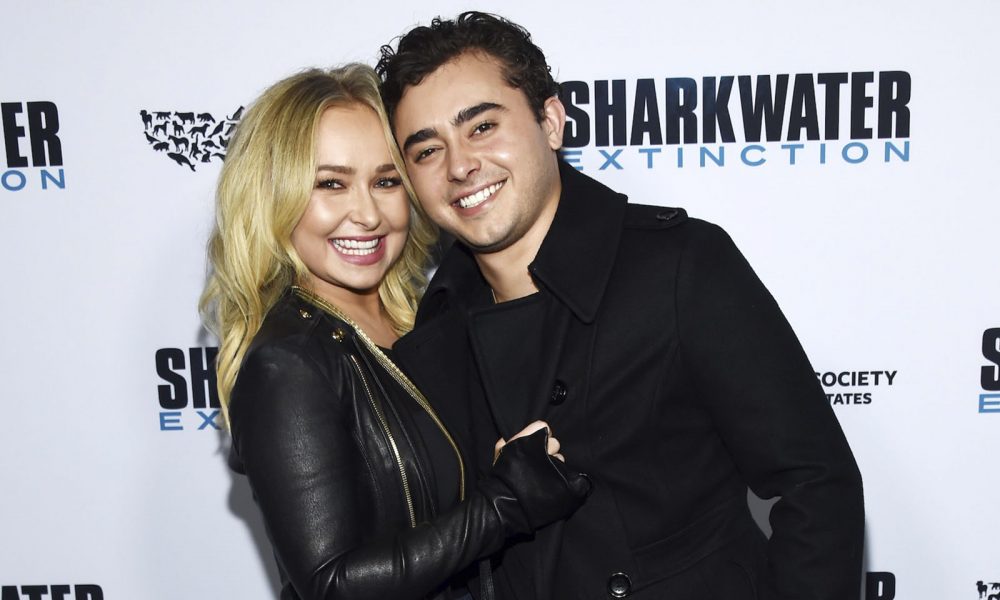 Jansen Panettiere, o Casper de The Walking Dead, ao lado da irmã Hayden Panettiere em um evento.