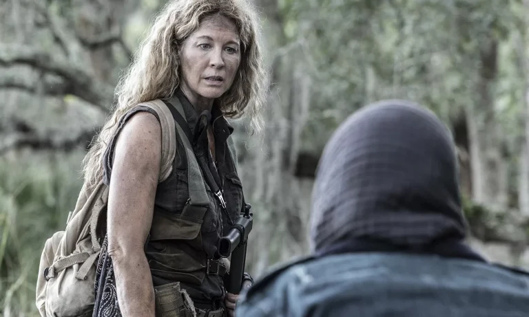 June conversando com alguém em cena do Episódio 2 da 8ª temporada de Fear the Walking Dead.