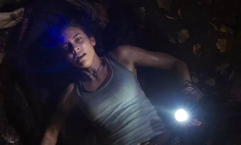 Maggie assustada em cena de The Walking Dead: Dead City.