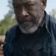 Morgan segurando seu machado em cena do Episódio 6 da 8ª temporada de Fear the Walking Dead.