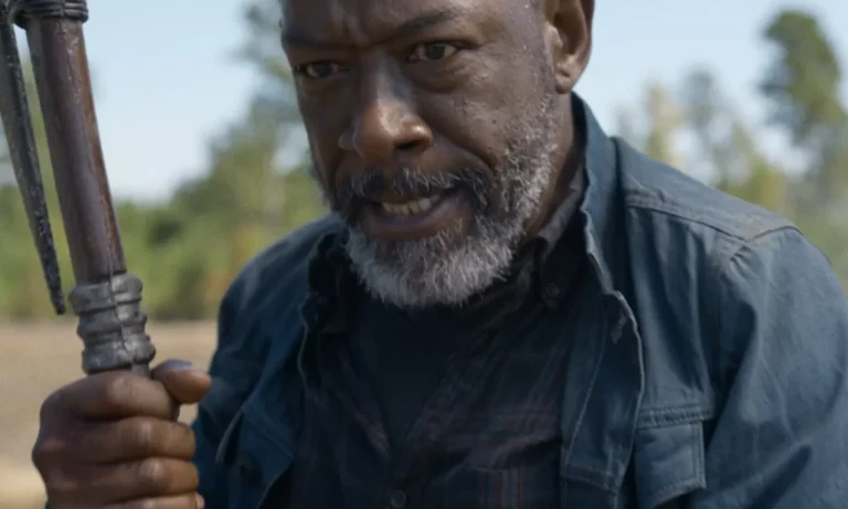 Morgan segurando seu machado em cena do Episódio 6 da 8ª temporada de Fear the Walking Dead.