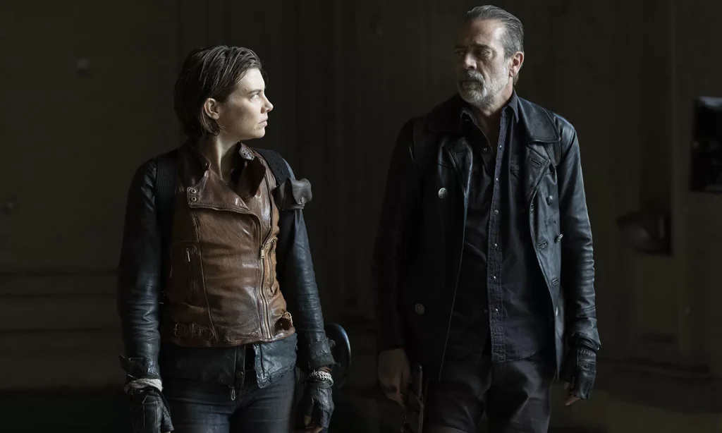 Maggie e Negan se encarando em cena do episódio 6 da 1ª temporada de The Walking Dead: Dead City.