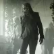 Zumbis caminhando em episódio de The Walking Dead: Daryl Dixon.