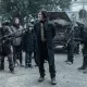 Daryl amarrado como refém das crianças em cena do Episódio 2 da 1ª temporada de The Walking Dead: Daryl Dixon.