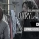 Daryl e Isabelle olhando para algo ou alguém em arte da crítica do episódio 3 da 1ª temporada de The Walking Dead: Daryl Dixon.