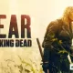 Madison cansada com algumas plantas ao fundo no pôster oficial da segunda parte da 8ª e última temporada de Fear the Walking Dead.