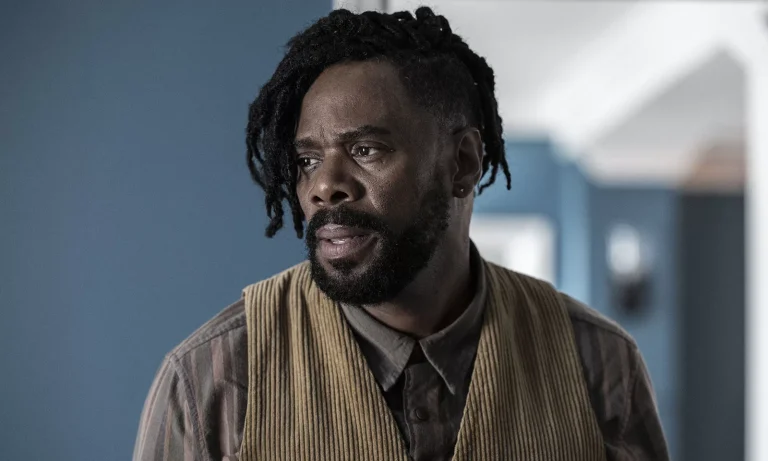 Victor Strand / Anton em sua casa em cena do Episódio 7 da 8ª temporada de Fear the Walking Dead.