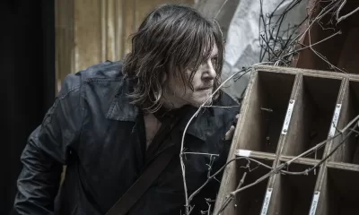 Daryl escondido e observando em cena do Episódio 4 da 1ª temporada de The Walking Dead: Daryl Dixon.