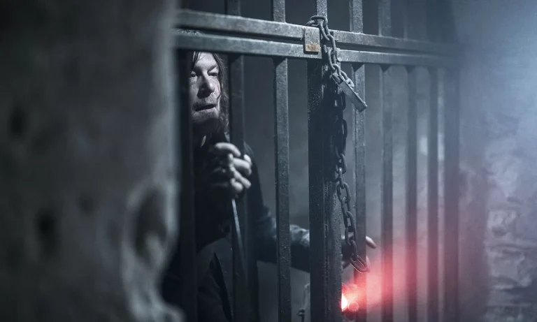 Daryl preso em cena do Episódio 4 da 1ª Temporada de The Walking Dead: Daryl Dixon.