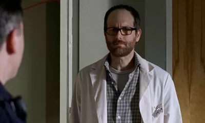 Erik Jensen como Dr. Steven Edwards em cena da 5ª temporada de The Walking Dead.