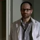 Erik Jensen como Dr. Steven Edwards em cena da 5ª temporada de The Walking Dead.