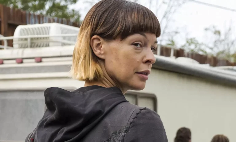 Jadis em Alexandria em cena de The Walking Dead.